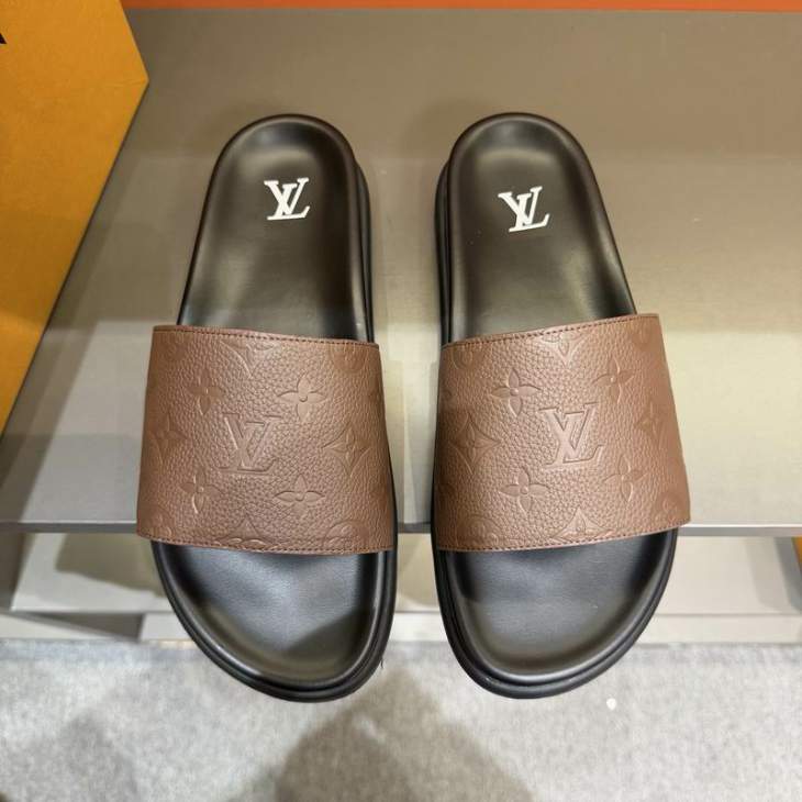 Picture of Louis Vuitton Slippers _SKULVsz38-45mnq0222683